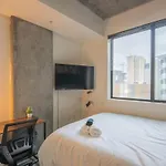 Vibrant 2Bd - Cdt - Gym, Pool, Parking - Sleep 8
