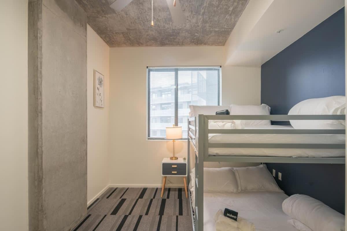 Apartment Vibrant 2bd - Cdt - Gym, Pool, Parking - Sleep 8