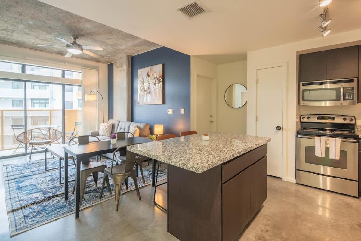 Vibrant 2bd - Cdt - Gym, Pool, Parking - Sleep 8